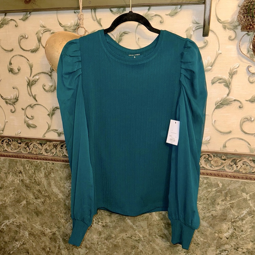 Nwt! Nine West dressy Crew Neck w/ Puff Sleeves